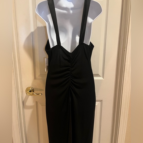 Absolutely Gorgeous! Black Satin gown! - Picture 6 of 11